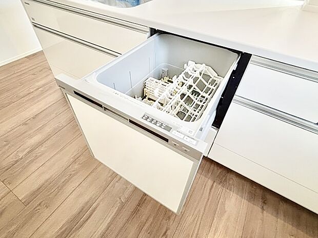 面倒なお片づけは食洗機にお任せ！家事の負担が減って、時間にも気持ちにもゆとりができます。