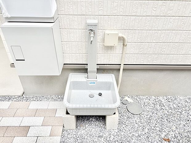 外水栓があると、庭のお手入れやちょっとした手洗い・洗車に便利です