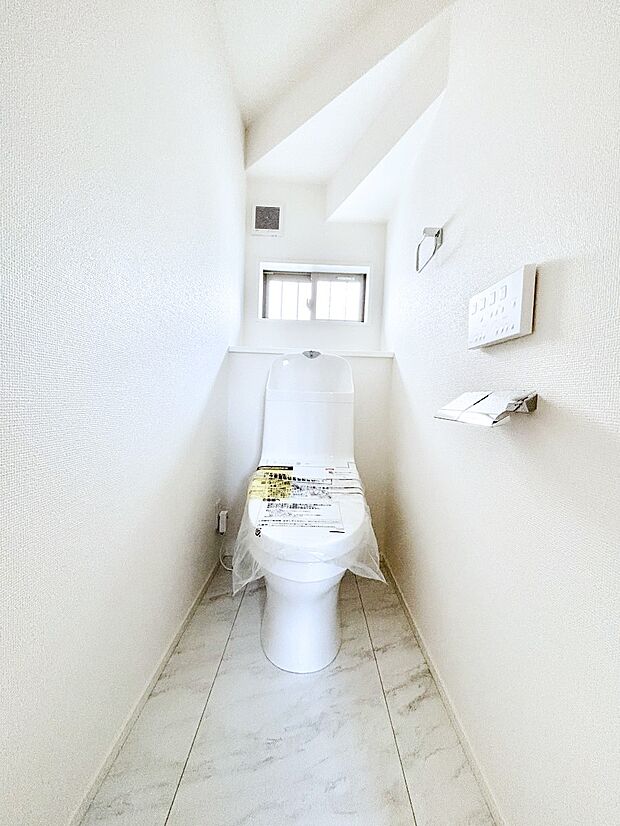 ウォシュレット付きトイレが安心の2ヶ所！朝のバタバタも一安心です。