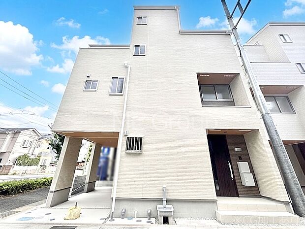 洗練された外観、上質な住空間が広がる室内は永く安心して過ごせる住居です。 