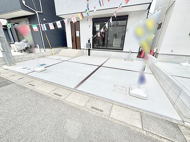 目の前が駐車場だと雨の日も大量にお買い物をした時も便利ですね