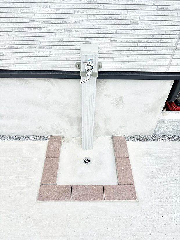 外水栓があると、庭のお手入れやちょっとした手洗い・洗車に便利です