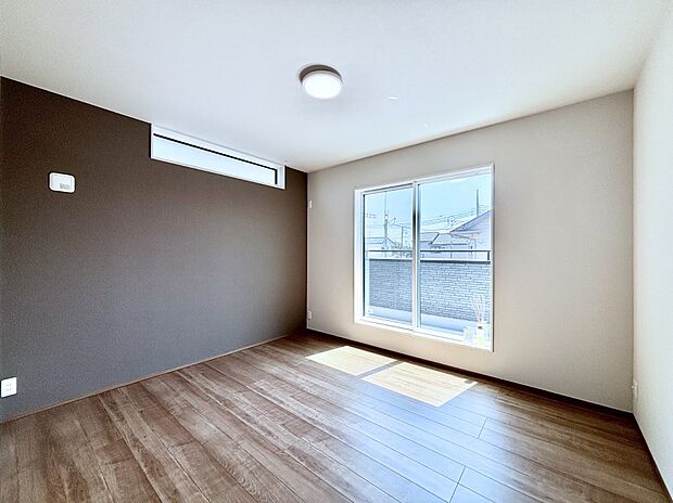 アクセントクロスがお部屋全体を明るい印象にしてくれます
