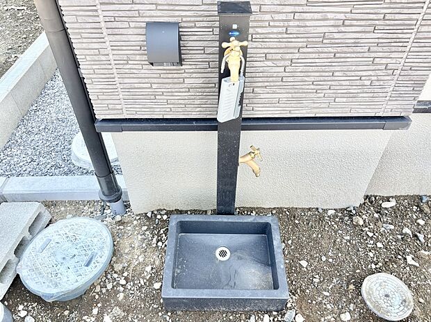 ガーデニングやお掃除に便利な外水栓  