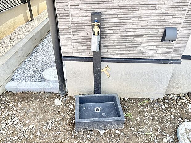 ガーデニングやお掃除に便利な外水栓  