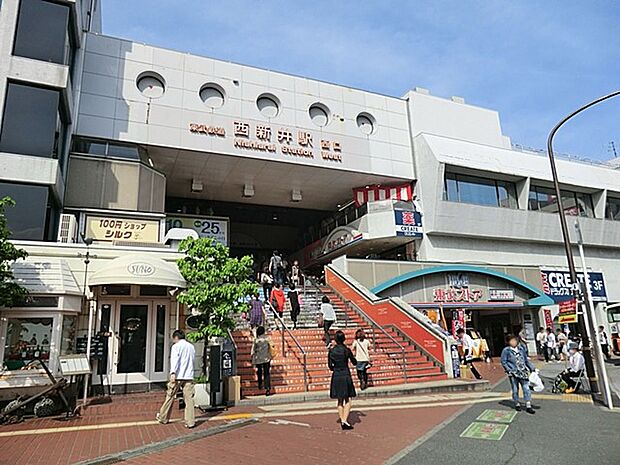 駅 800m 東武伊勢崎線西新井駅