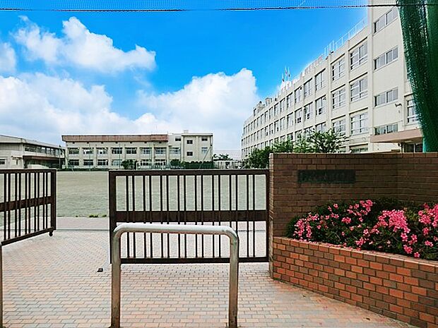 中学校 750m 足立区立東島根中学校