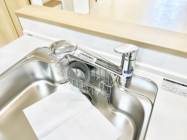 いつでも清潔なおいしいお水を。一つの水栓で水道水と浄水を使い分け。