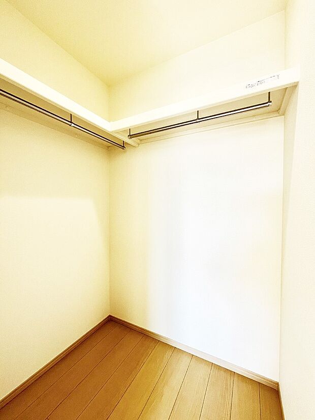 ウォークインクローゼットの活用で生活空間スッキリ