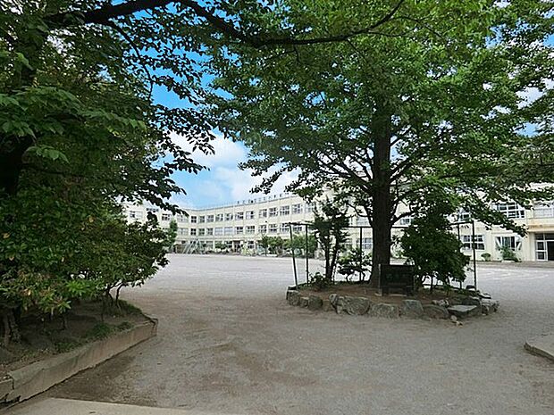 小学校 880m 足立区立江北小学校