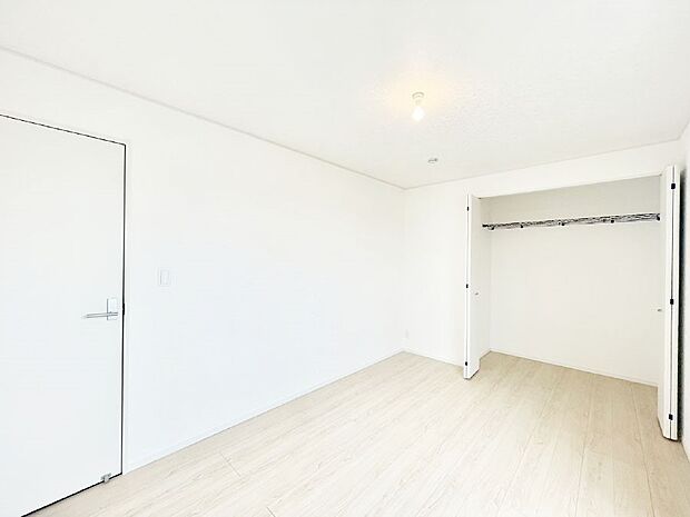 クローゼット付きのお部屋で充実したプライベート時間を過ごせます。