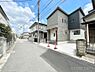 外観：前面道路はきちんと整備されています  