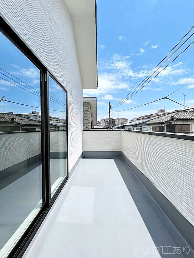 ゆったりバルコニーだから沢山お洗濯ものを干せます。