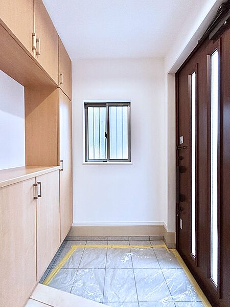 飾り棚を利用して、お越しいただくお客様をおもてなしできます。