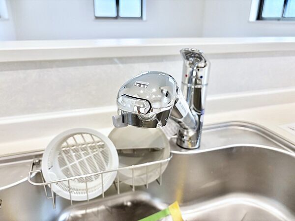 いつでも清潔なおいしいお水を。一つの水栓で水道水と浄水を使い分け。