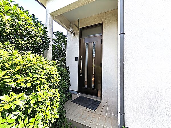 大切な家族、来客を出迎える玄関。