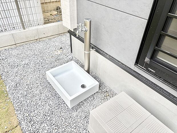 外水栓があると、庭のお手入れやちょっとした手洗い・洗車に便利です!