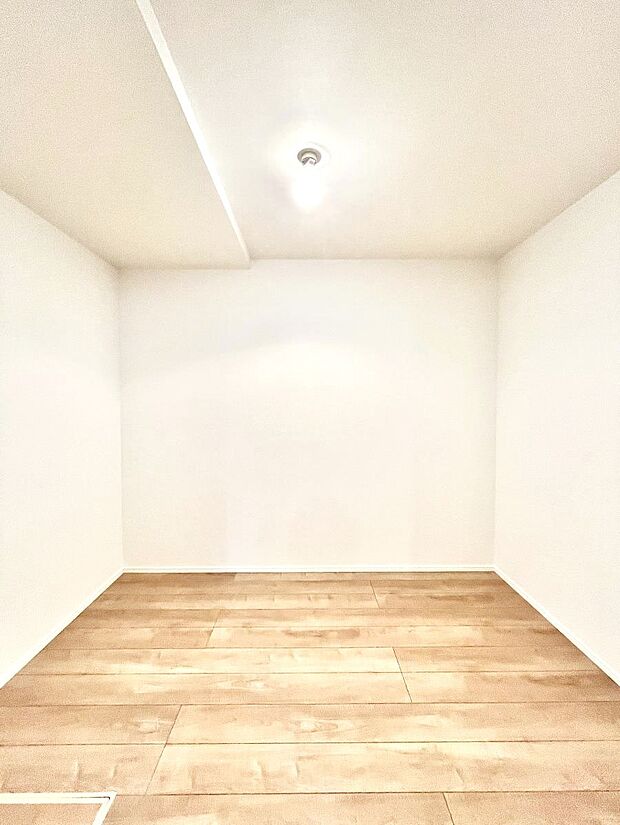 季節の衣類もスッキリ収納!大容量の収納力が魅力的なWIC付きです。