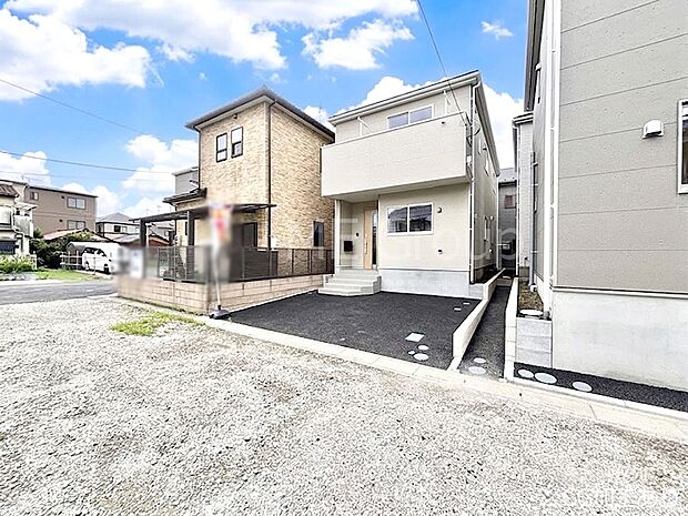 前面道路はきちんと整備されています