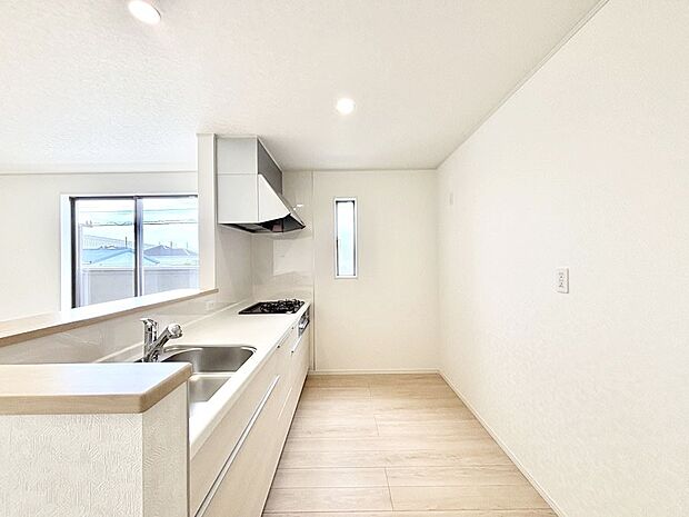 広々とした使い勝手の良いキッチンで日々のお料理も楽しくなりそう