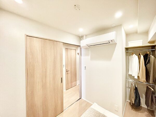 お子さまのお部屋としても！衣類の整理整頓に便利なクローゼット付きの洋室。