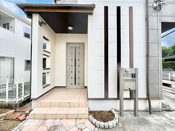 大切な家族、来客を出迎える玄関。