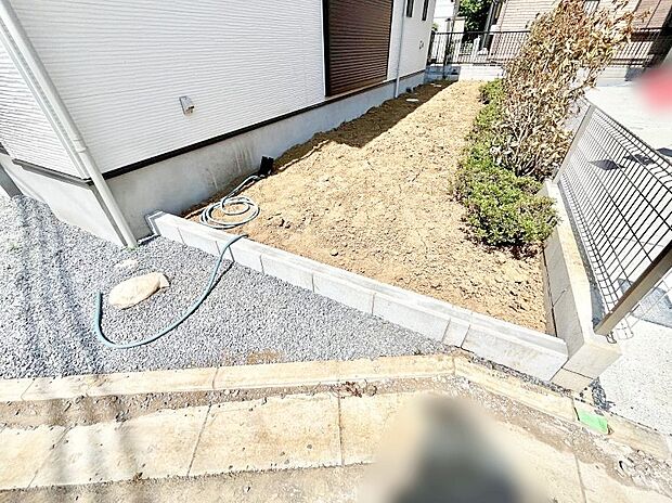 ちょっとしたスペースを設けることによって敷地にゆとりが生まれます