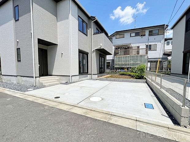 駐車2台可能!急なお客様の駐車に。また、ご家族の自転車スペースとしても大活躍。