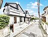 外観：前面道路はきちんと整備されています  