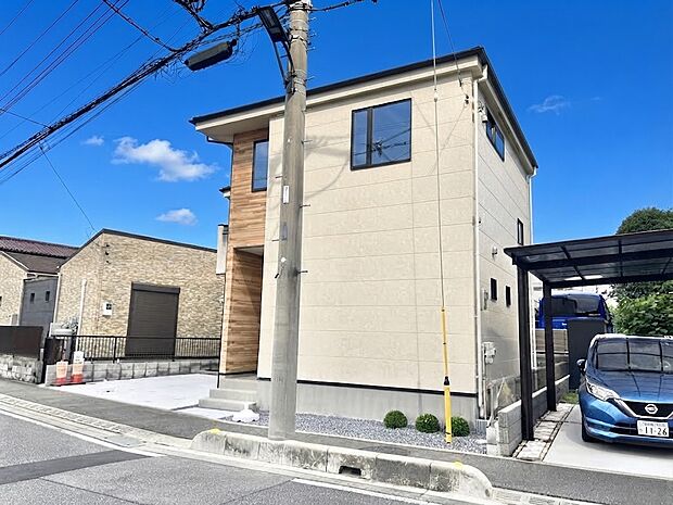 シンプルで落ち着きのある建物は住むかたの個性でオリジナルなものになっていきます。