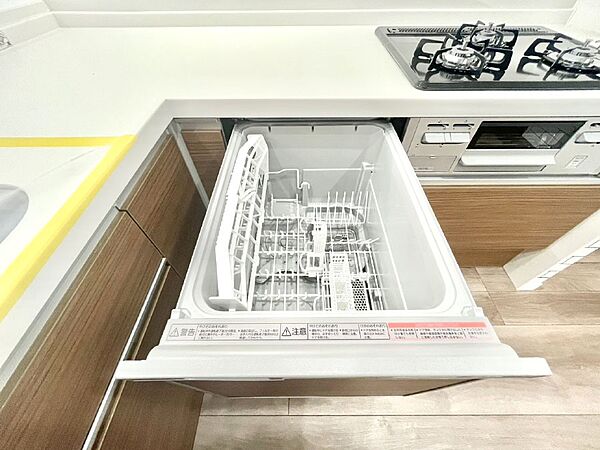 面倒なお片づけは食洗機にお任せ！家事の負担が減って、時間にも気持ちにもゆとりができます。