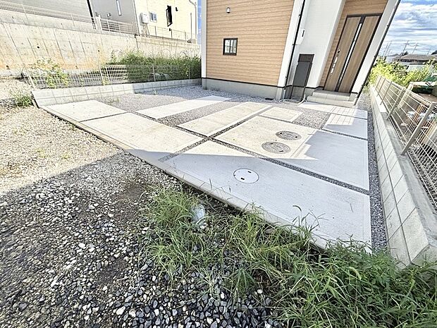 駐車2台可能！急なお客様の駐車に。また、ご家族の自転車スペースとしても大活躍。