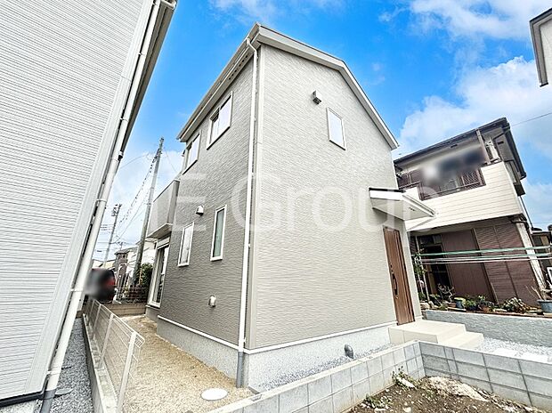 ガーデニングや家庭菜園も楽しめるお庭付き。