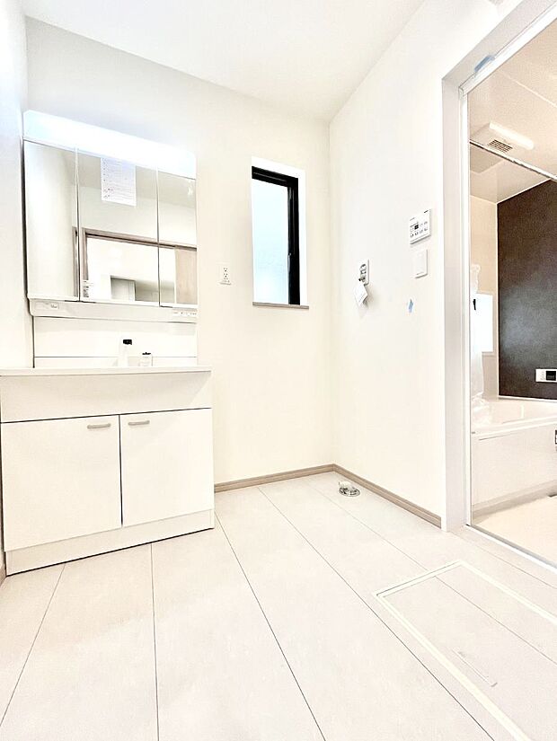 清潔感のある快適空間です。毎日の身支度も気持ち良くお使い頂けます。