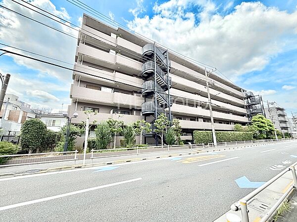 溢れる陽光でご家族の笑顔も輝く
