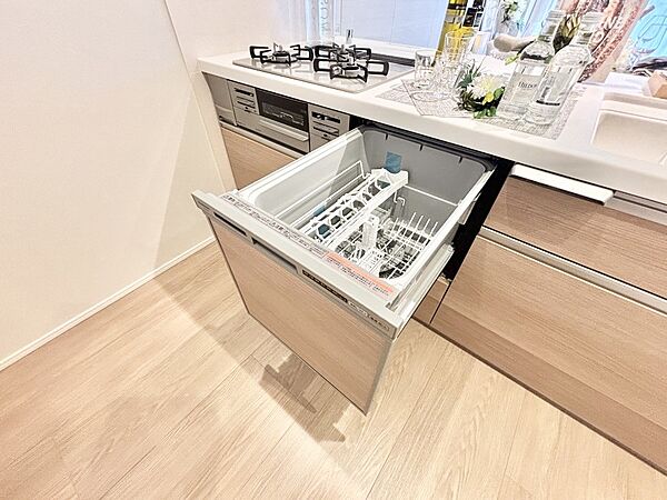 面倒なお片づけは食洗機にお任せ！家事の負担が減って、時間にも気持ちにもゆとりができます。