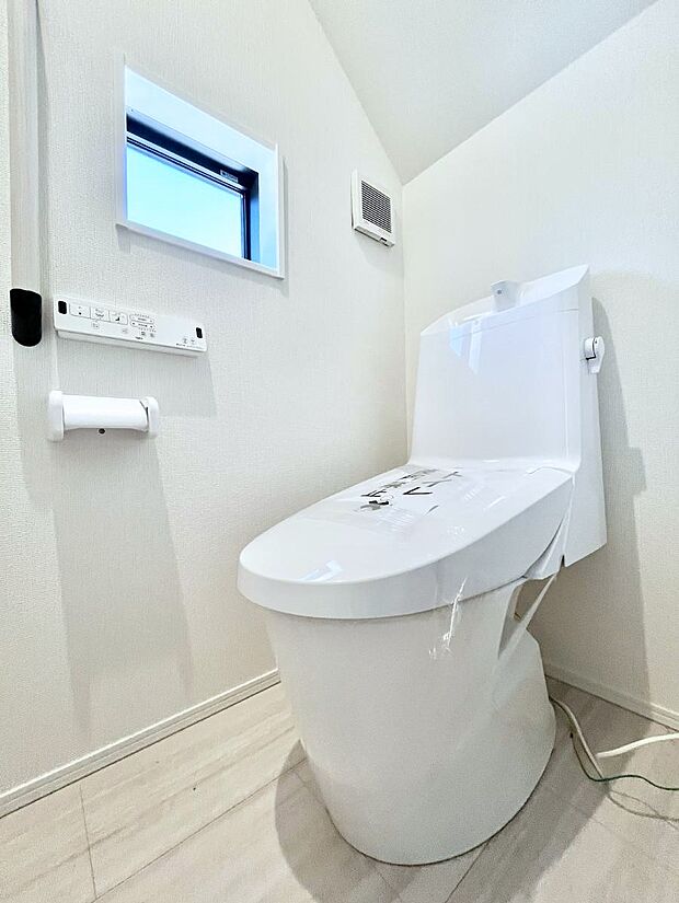 明るく清潔感のあるトイレです。 