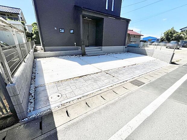 駐車3台可能！急なお客様の駐車に。また、ご家族の自転車スペースとしても大活躍。