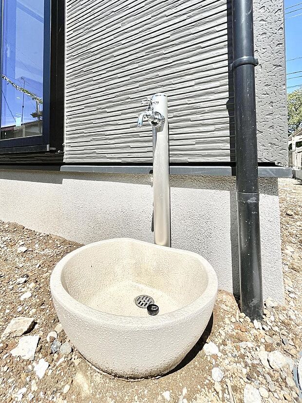 ガーデニングやお掃除に便利な外水栓  
