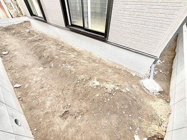 ガーデニングや家庭菜園も楽しめるお庭付き。