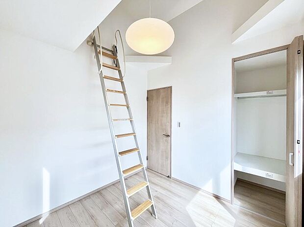 プライベート時間充実!お部屋を有効活用できるロフト付きのお部屋です。