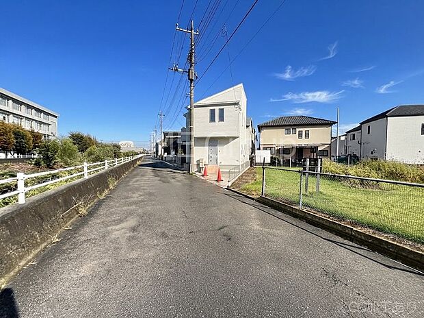 前面道路はきちんと整備されています