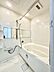 浴室：一日の疲れを癒してくれる明るい清潔感のあるバスルーム