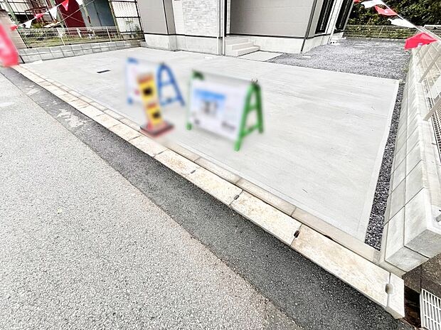 目の前が駐車場だと雨の日も大量にお買い物をした時も便利ですね