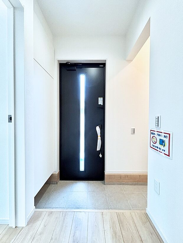土間収納付きの玄関。家族全員の靴や雨具などすっきり収納できます。