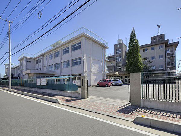 中学校 2610m 三郷市立北中学校