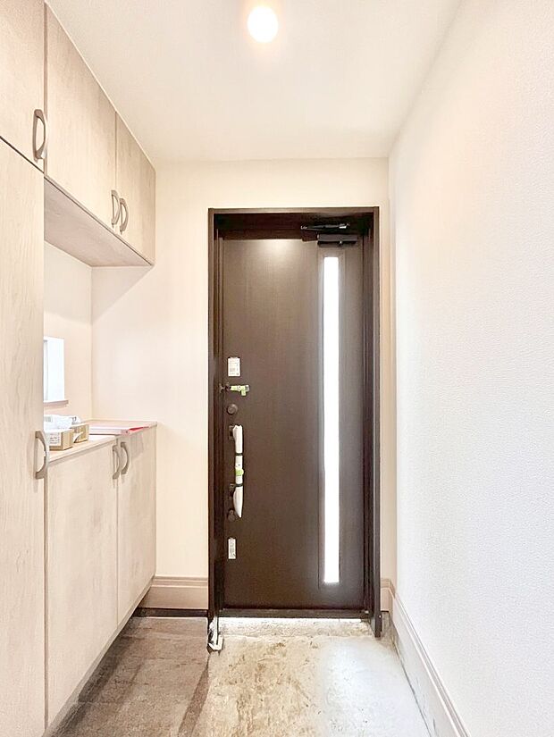 飾り棚を利用して、お越しいただくお客様をおもてなしできます。