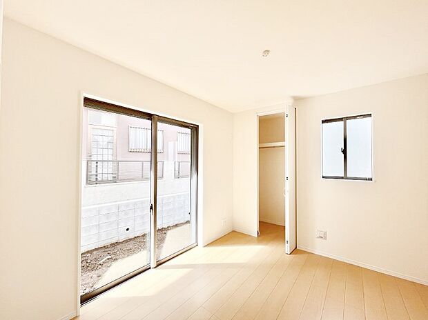リビング隣接の洋室は個室としても利用できます