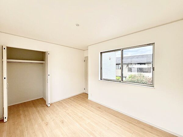 使いやすい形でベットや家具の置き方にも困ることもありません。