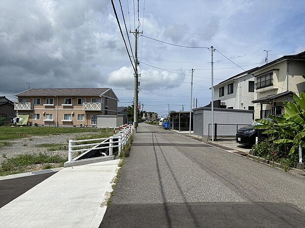 前面道路(北側)